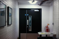Фото Полуторные двери со стеклом №25